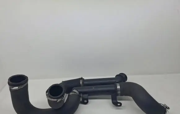 Coolant pipe/hose