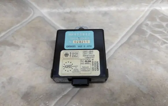 Mitsubishi Galant Door central lock control unit/module MR438842 024211
