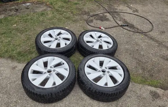 Volkswagen Golf VIII R17 alloy rim 5H0601025B