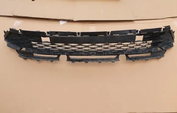 Skoda Kamiq Front bumper lower grill 658853677A
