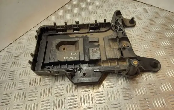 Volkswagen PASSAT B6 Battery tray 1K0915333