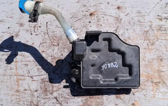 Audi A1 Windshield washer fluid reservoir/tank 6R0955453G