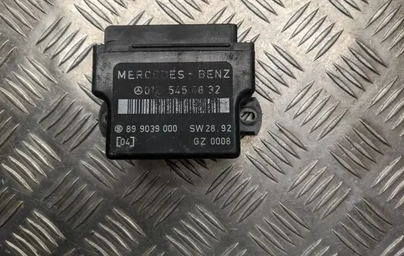 Mercedes-Benz C W202 Glow plug pre-heat relay 0125458832 899039000 GZ0008