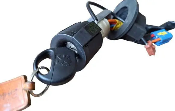 Peugeot 206 Ignition lock 9641551180