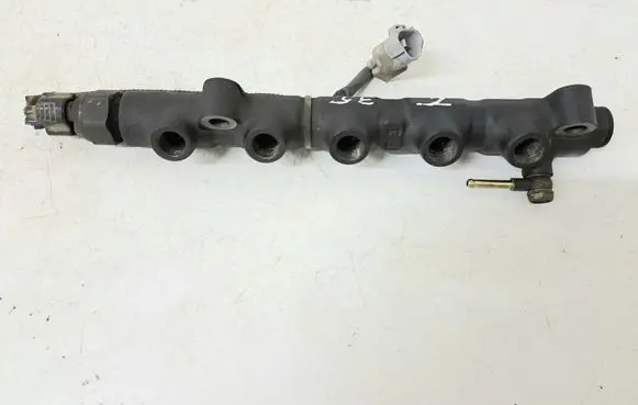 Toyota Avensis Verso Fuel main line pipe