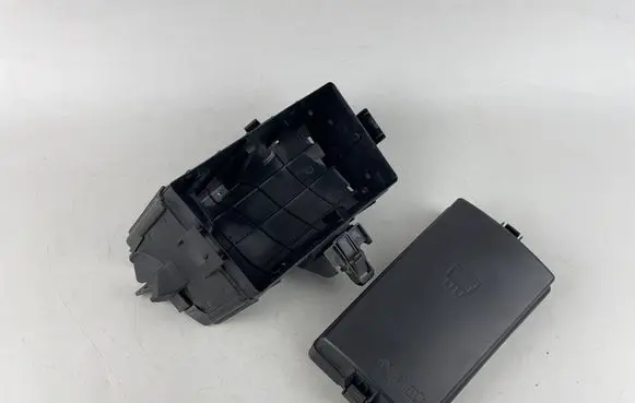 Volkswagen Tiguan Fuse box set 5Q0907361C 5Q0937132A 5Q0927165F