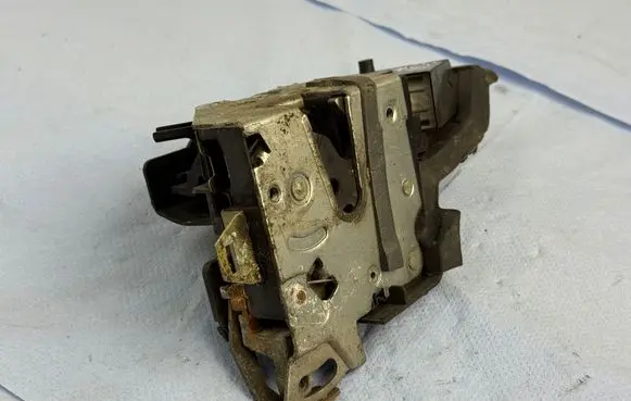 BMW 5 E39 Front door lock