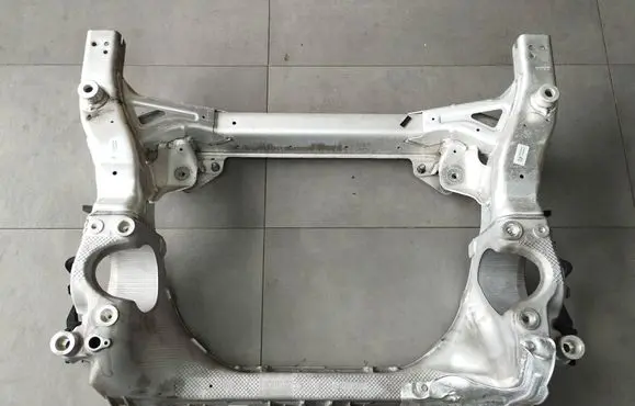 Engine mount bracket