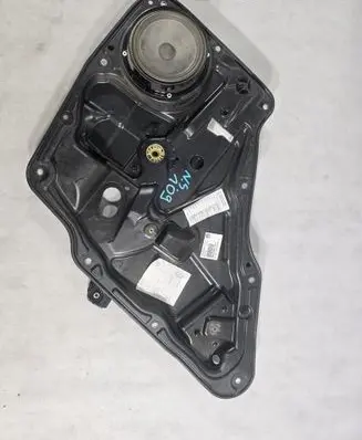 Volkswagen Tiguan Rear door window regulator with motor 5N0839729F