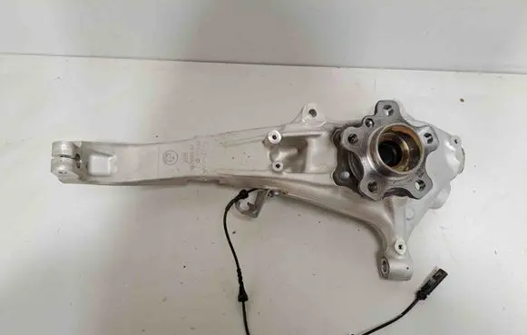 BMW X6 G06 Front wheel hub 6876655 6890070