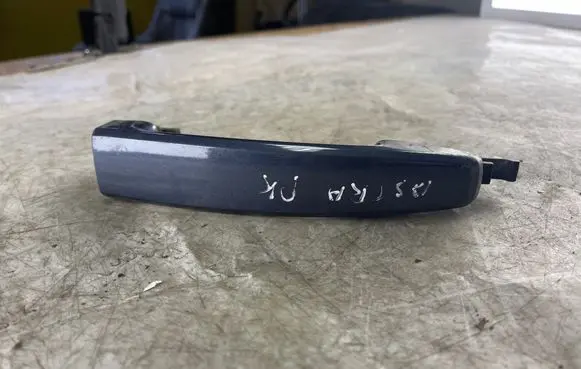 Opel Astra H Front door exterior handle