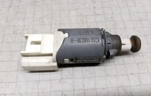 Renault Scenic II - Grand scenic II Brake pedal sensor switch 8200168238B