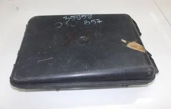 Volkswagen PASSAT B5 Fuse box cover 8D0927355