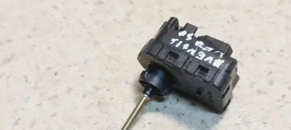 Toyota Avensis Verso Headlight level adjustment motor 