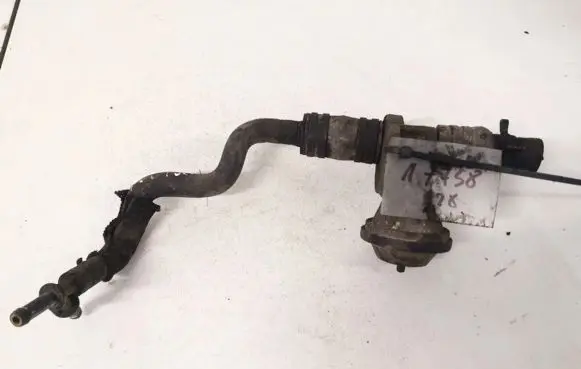 Volkswagen PASSAT B5 Valve vacuum 