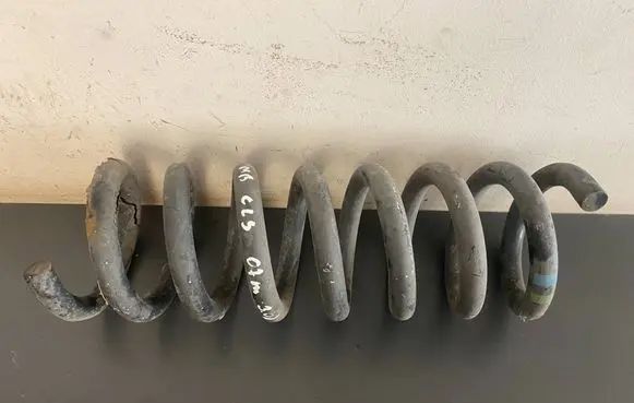 Mercedes-Benz CLS C219 Rear coil spring T614204
