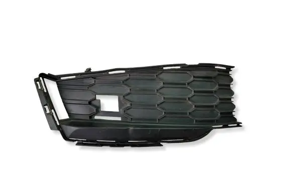 Skoda Kamiq Front bumper lower grill 658807367
