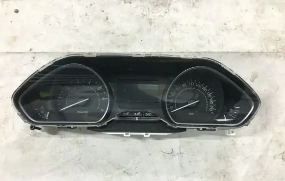 Peugeot 208 Speedometer (instrument cluster) 9813848780