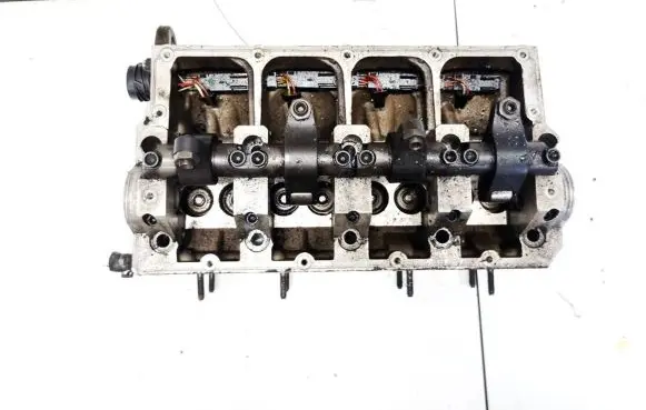 Volkswagen PASSAT B5 Engine head 038103373