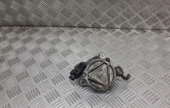 Toyota Yaris Vacuum pump