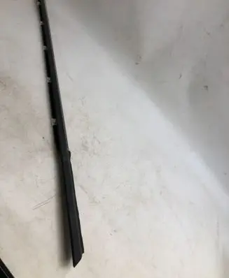 Hyundai Kona II Front door glass trim molding 