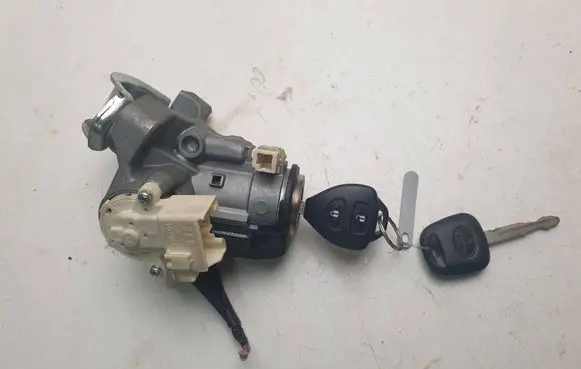 Toyota Auris 150 Ignition lock 450200203