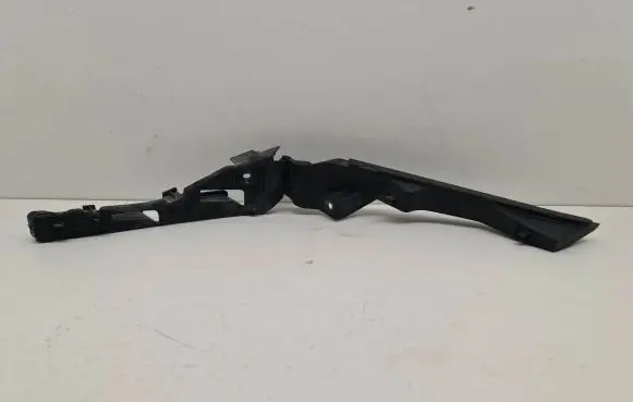 Porsche Cayenne (92A) Fender mounting bracket 7P5807889 7P5807049