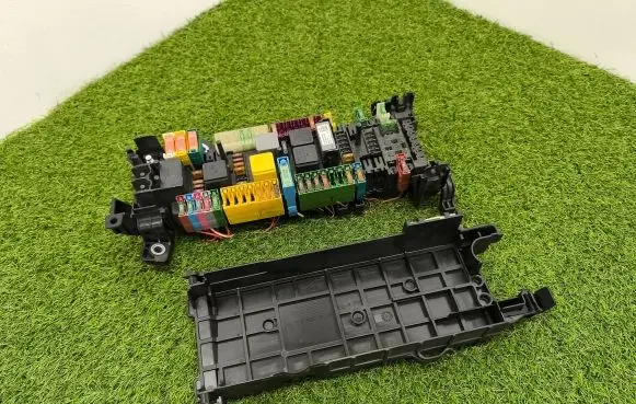 Mercedes-Benz B W246 W242 Fuse box set A2465400040