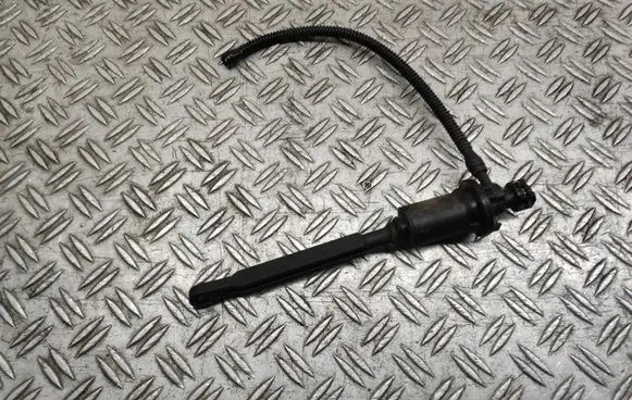 Renault Trafic II (X83) Clutch master cylinder 8200031239