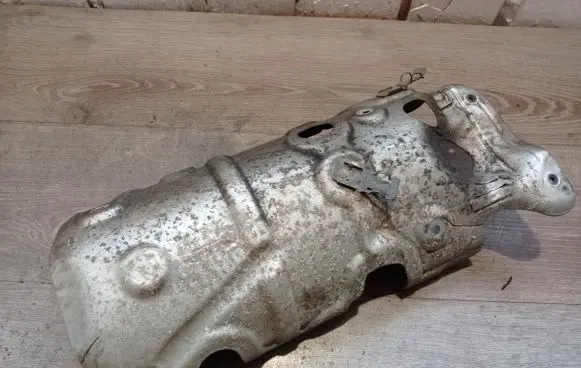 Volvo V40 Exhaust heat shield