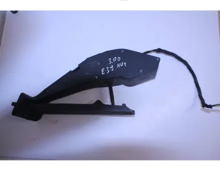 BMW 5 E39 Accelerator throttle pedal 6762480 170502 25916010