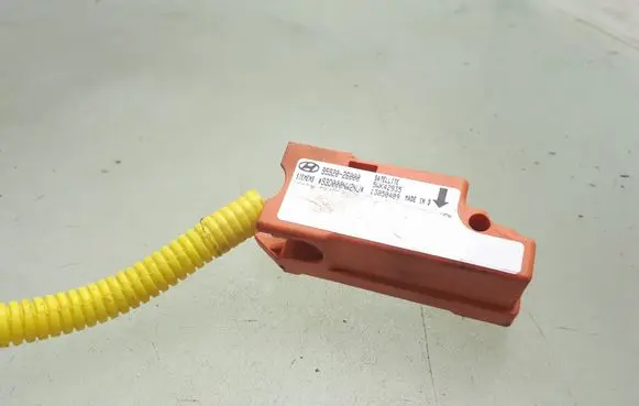 Hyundai Santa Fe Airbag deployment crash/impact sensor 9592026000 93D000NW2NJ