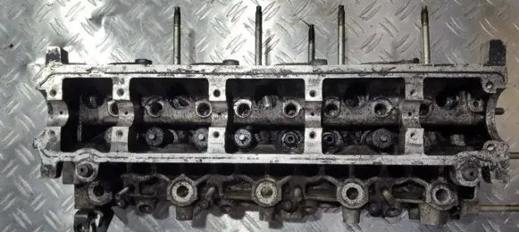 Peugeot 307 Engine head 9634963010
