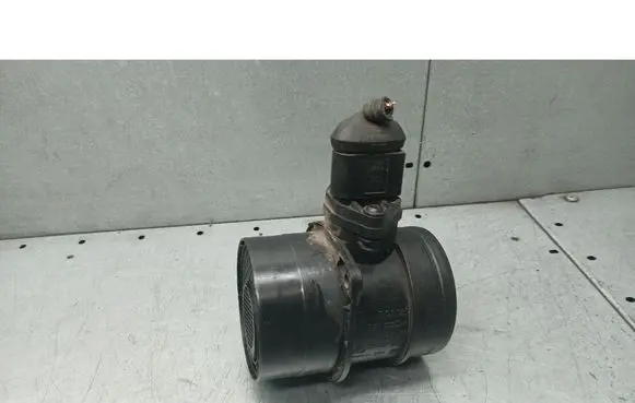 Volkswagen PASSAT B5.5 Mass air flow meter 0281002461