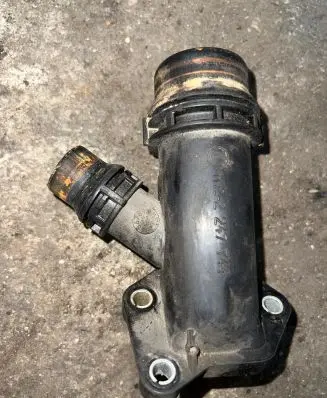 BMW 5 E39 Engine coolant pipe/hose 11122247744
