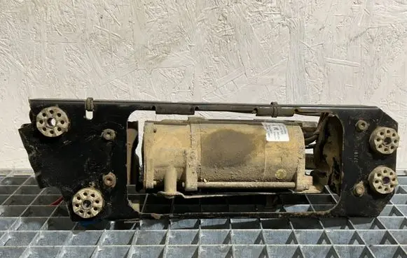BMW 5 F10 F11 Air suspension compressor/pump 6875176