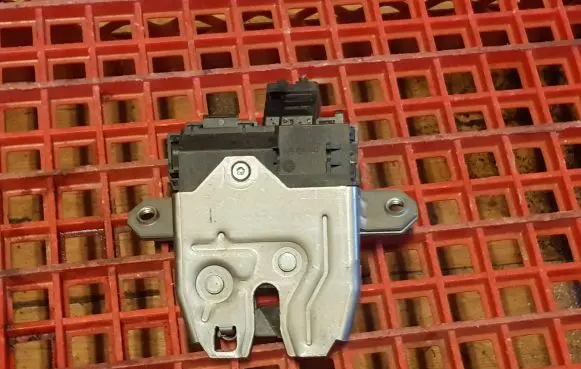 Volvo S60 Tailgate/trunk/boot lock/catch/latch 31335045