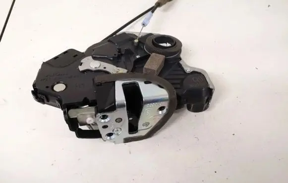 Honda CR-V Front door lock 3e2103