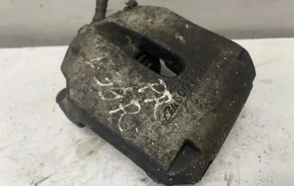 BMW 5 E39 Front brake caliper 6022296