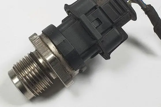 Land Rover Discovery 4 - LR4 Fuel pressure sensor 0281006064