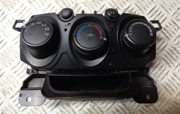 Mazda 2 Climate control unit DF7361190G