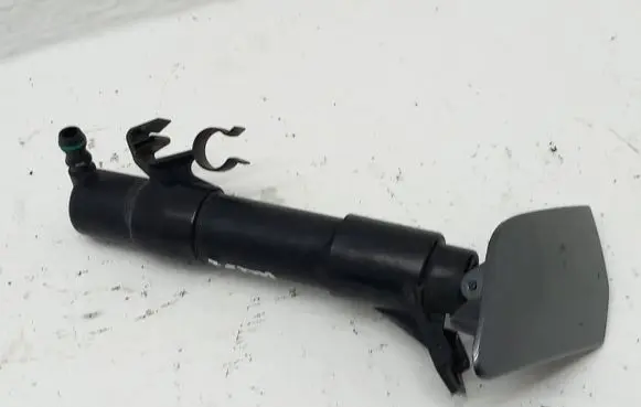 Volkswagen Jetta V Headlight washer spray nozzle