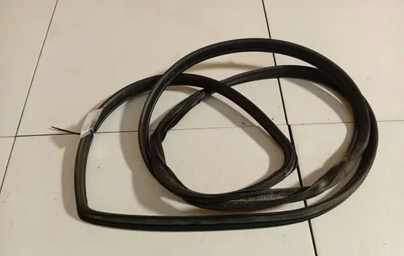 Toyota Avensis Verso Rubber seal rear door 