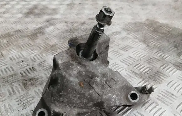 Renault Laguna III Gearbox mounting bracket 112470002N