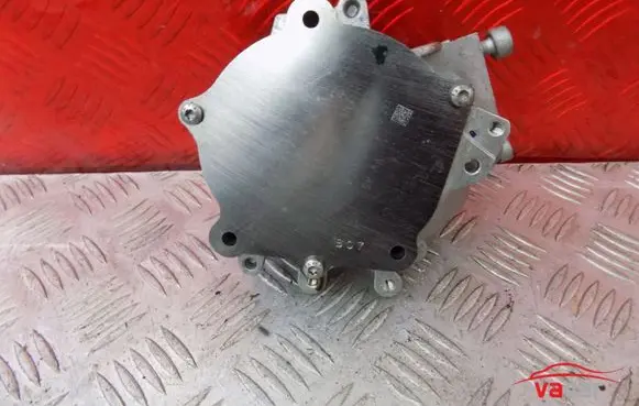 Volkswagen Golf VII Vacuum pump 06L145100A