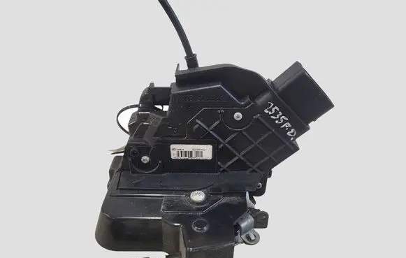 Volvo XC60 Front door lock 30799302