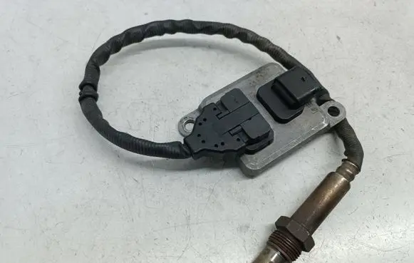 Mercedes-Benz E W212 Lambda probe sensor A0009055006 0009055006