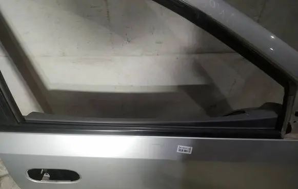 Nissan Almera Tino Front door glass trim molding 