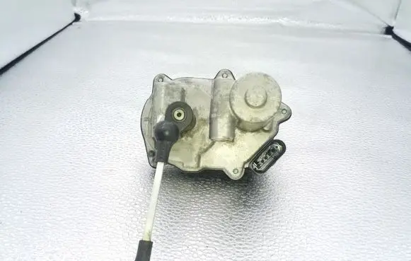 Volkswagen PASSAT B6 Electric throttle body valve 06F133482B 2900315989 A2C53106022