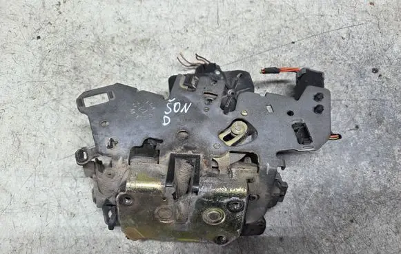 Chrysler Voyager Sliding door lock 